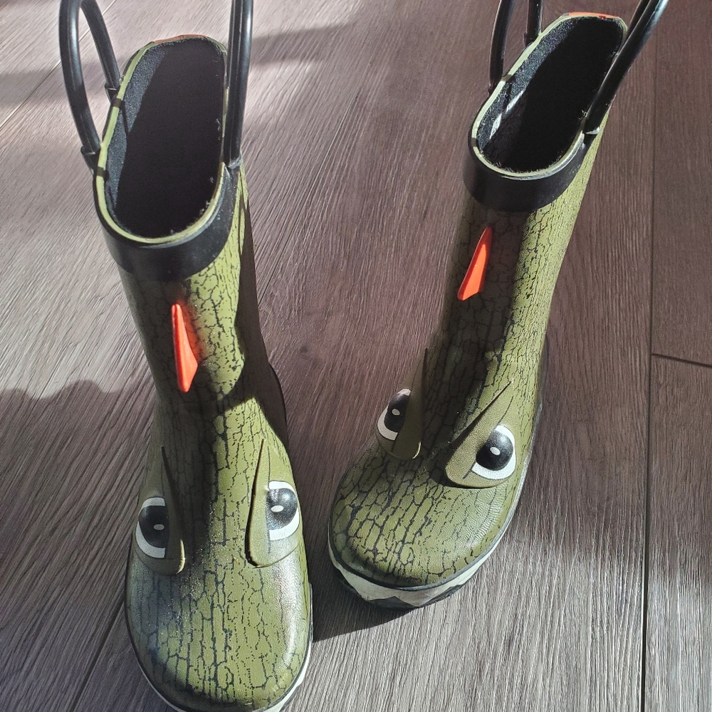 Dinosaur rain boots toddler size 9